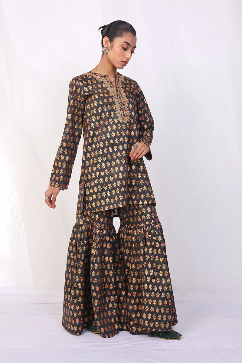 Sunehri Gharara Set - Image 3