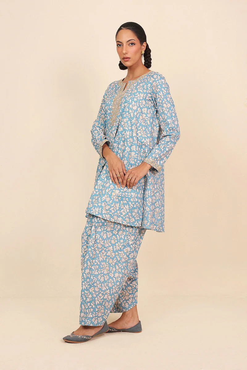 Mother Of Pearls 2 Piece Suit - Image 7