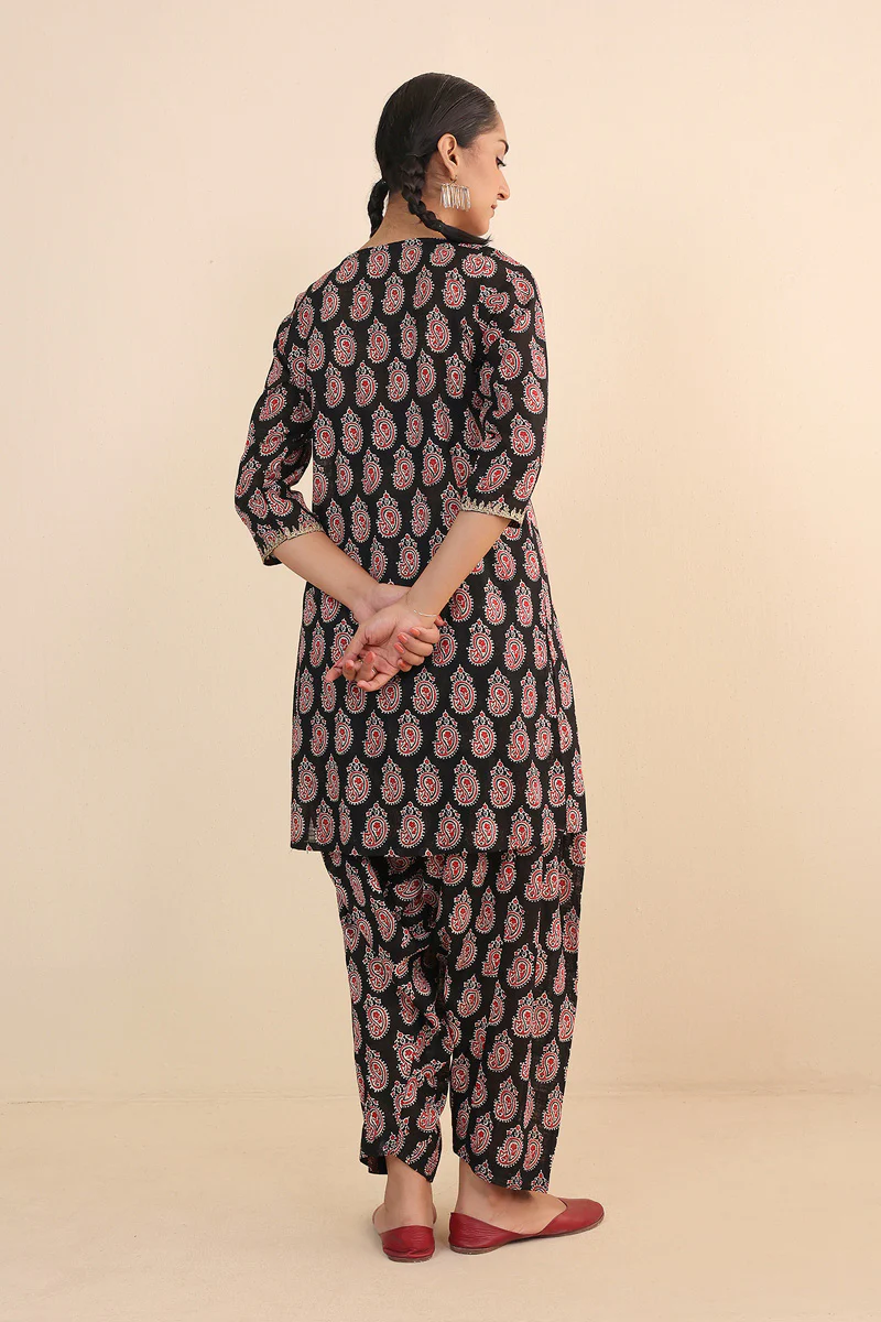 Ajrak Block Embridered Set - Image 4