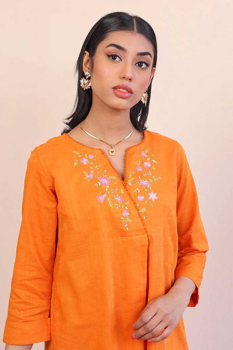 Sunehri Phool Embroidered Kurti - Image 2