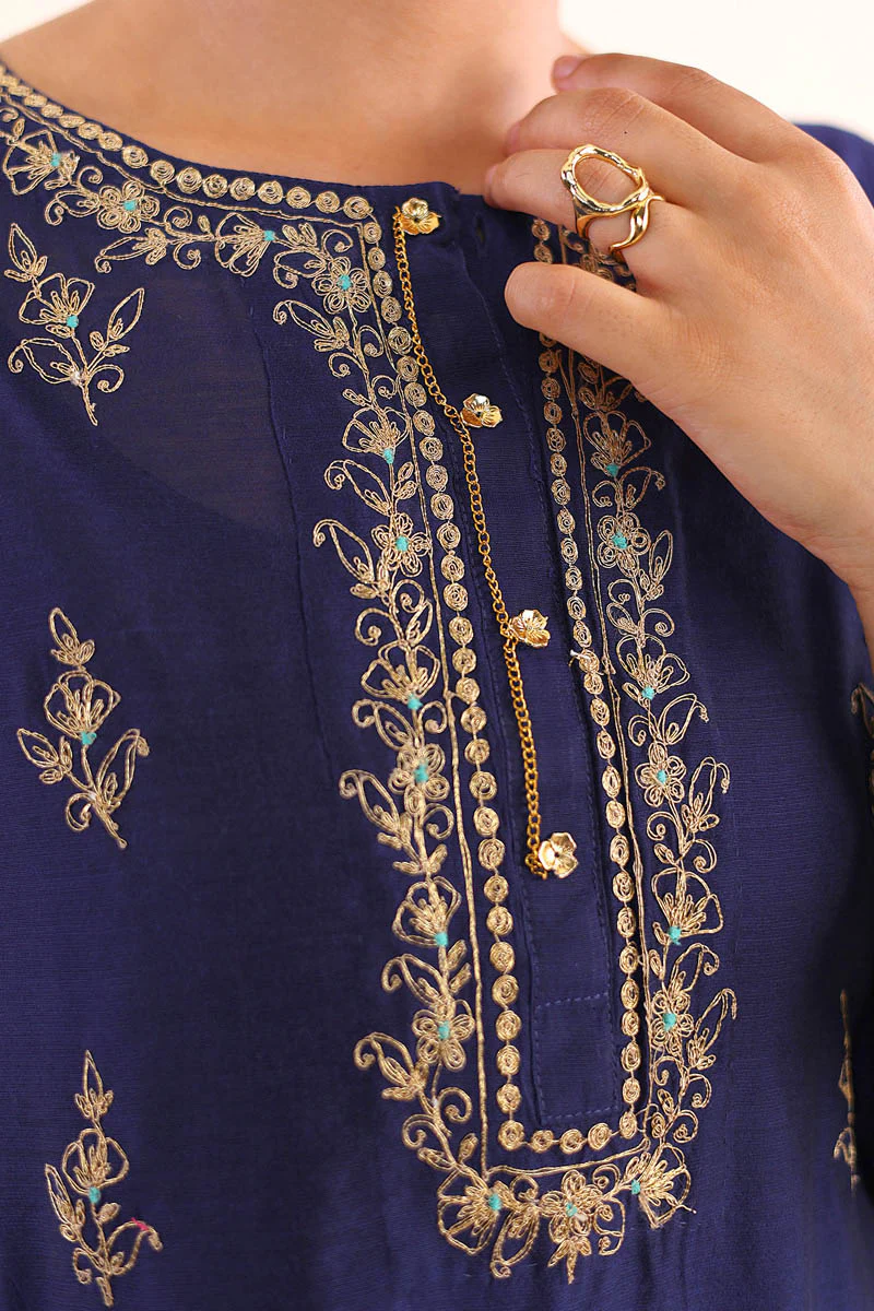 Shehzaadi Embrodiered Suit - Image 4