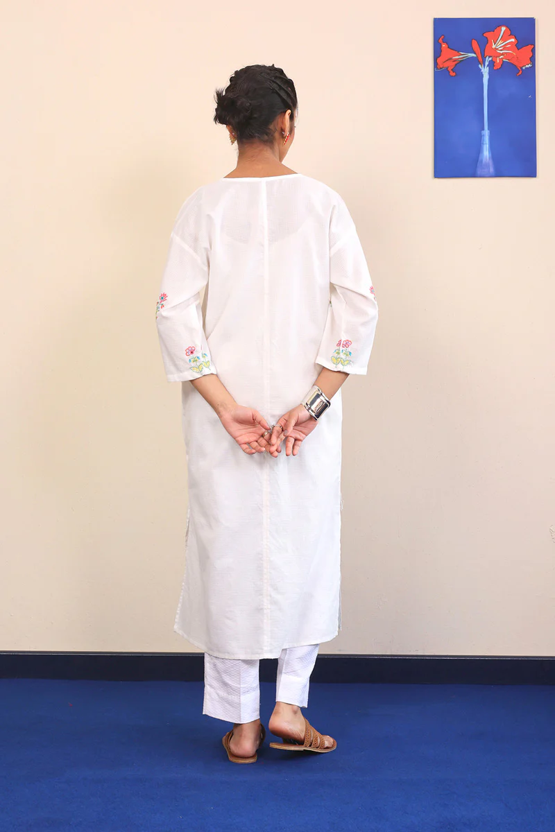 Bageecha Hand Embroidered Kurta - Image 4
