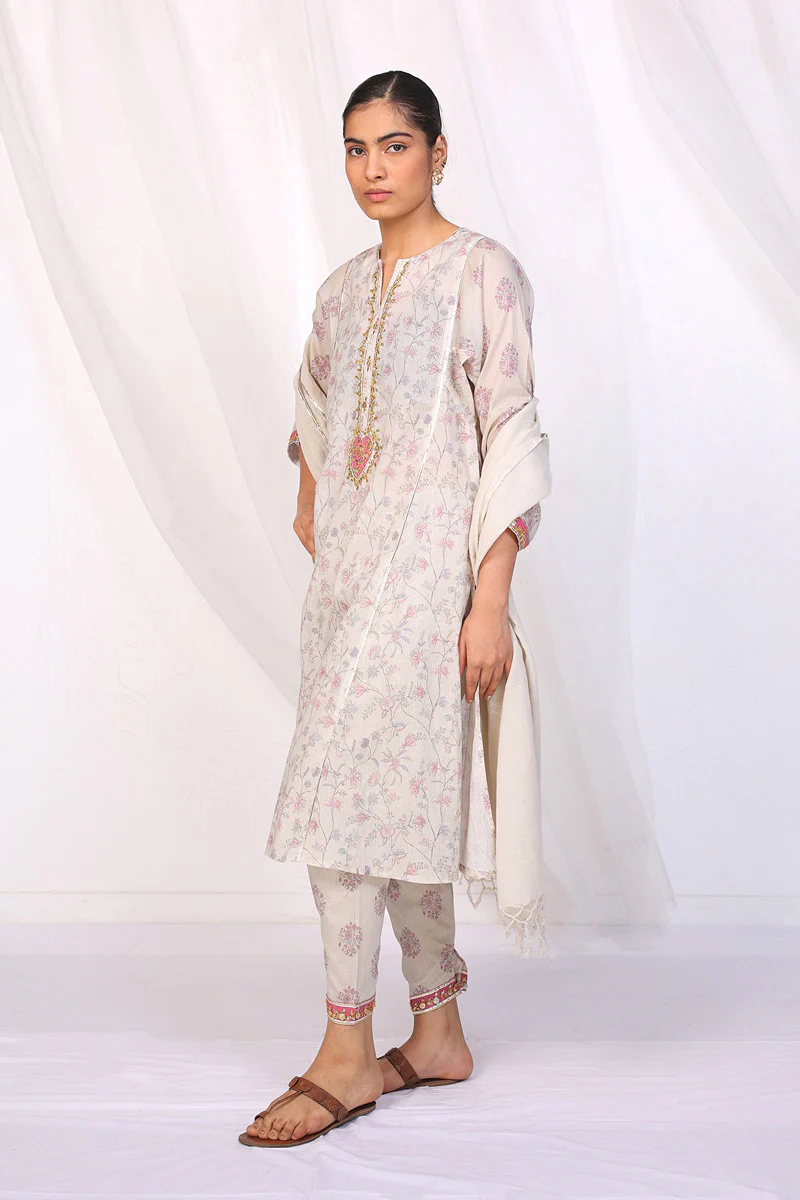 Timeless Romance Gota Suit - Image 3