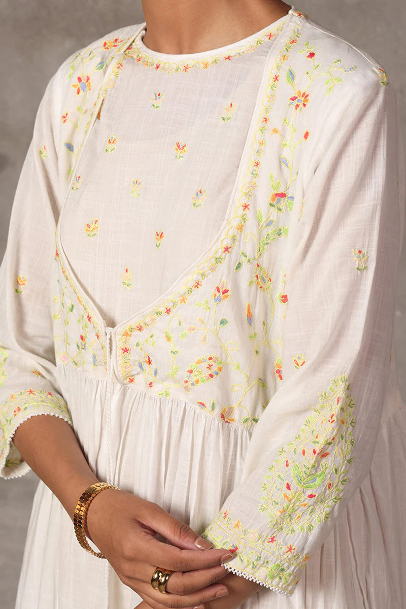 Hand Embroidered Waadi Set - Image 8