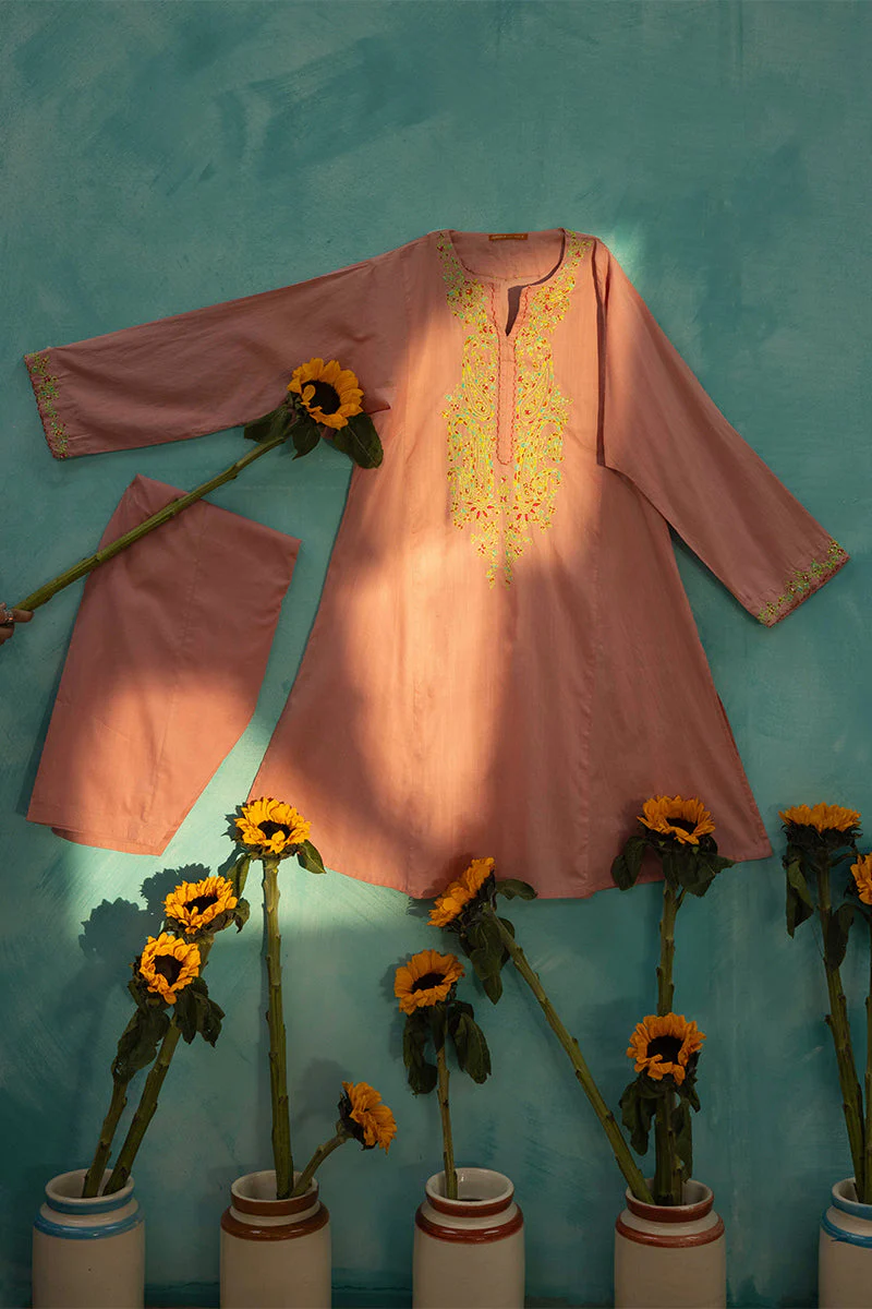 Waadi-e-Farhang Suit - Image 12