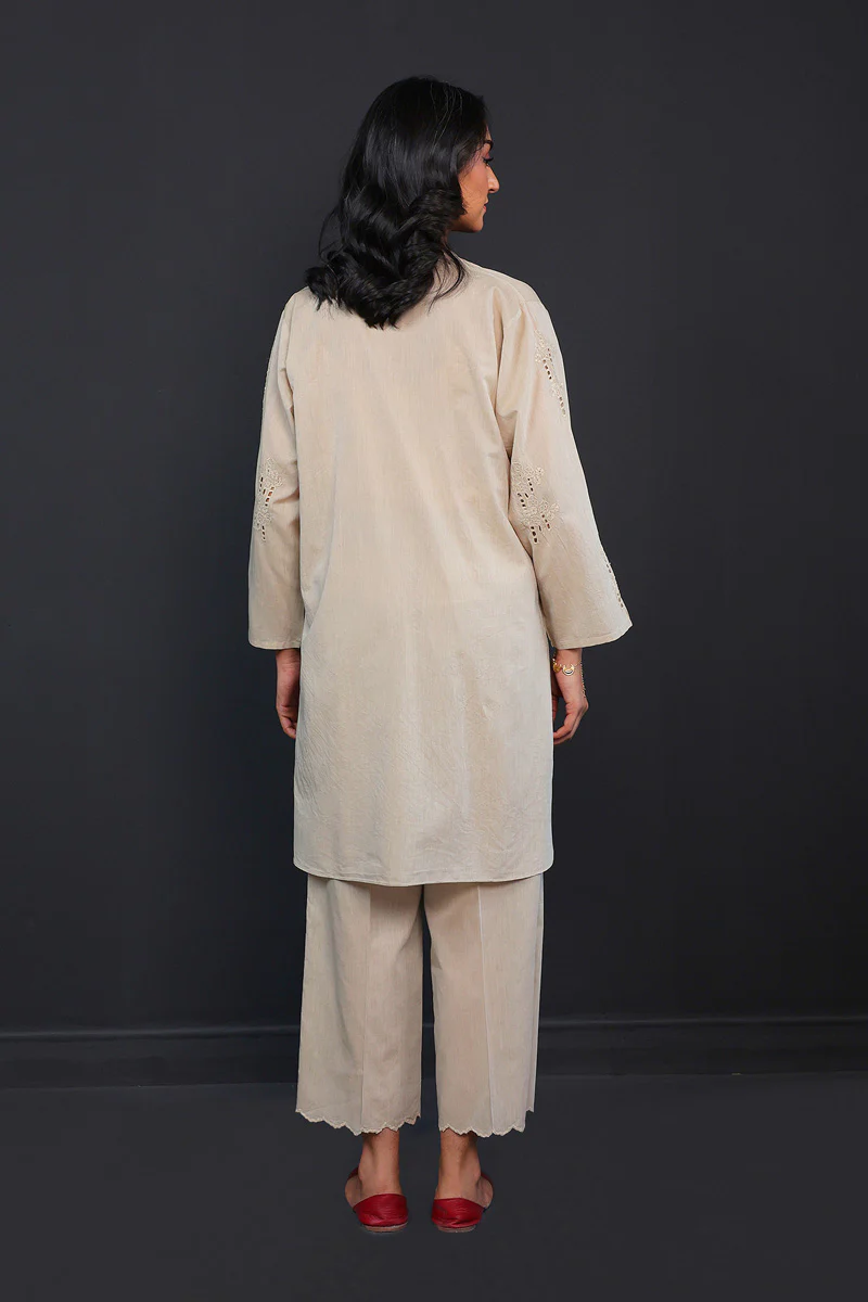 Nailing a Corner Cutwork Suit - Image 5