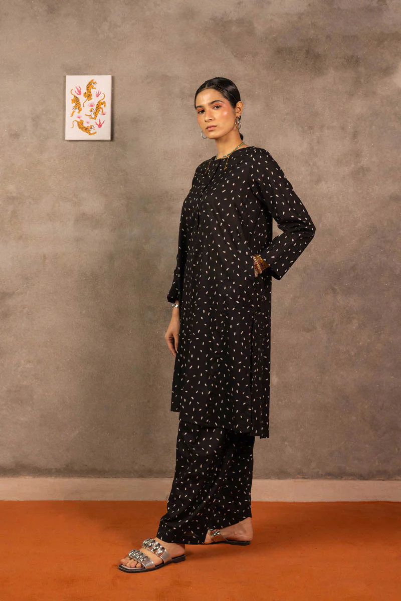 Ebony Sunflowers Ensemble - Image 3