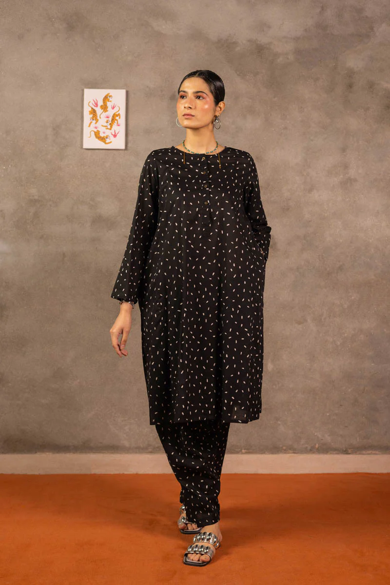 Ebony Sunflowers Ensemble - Image 5