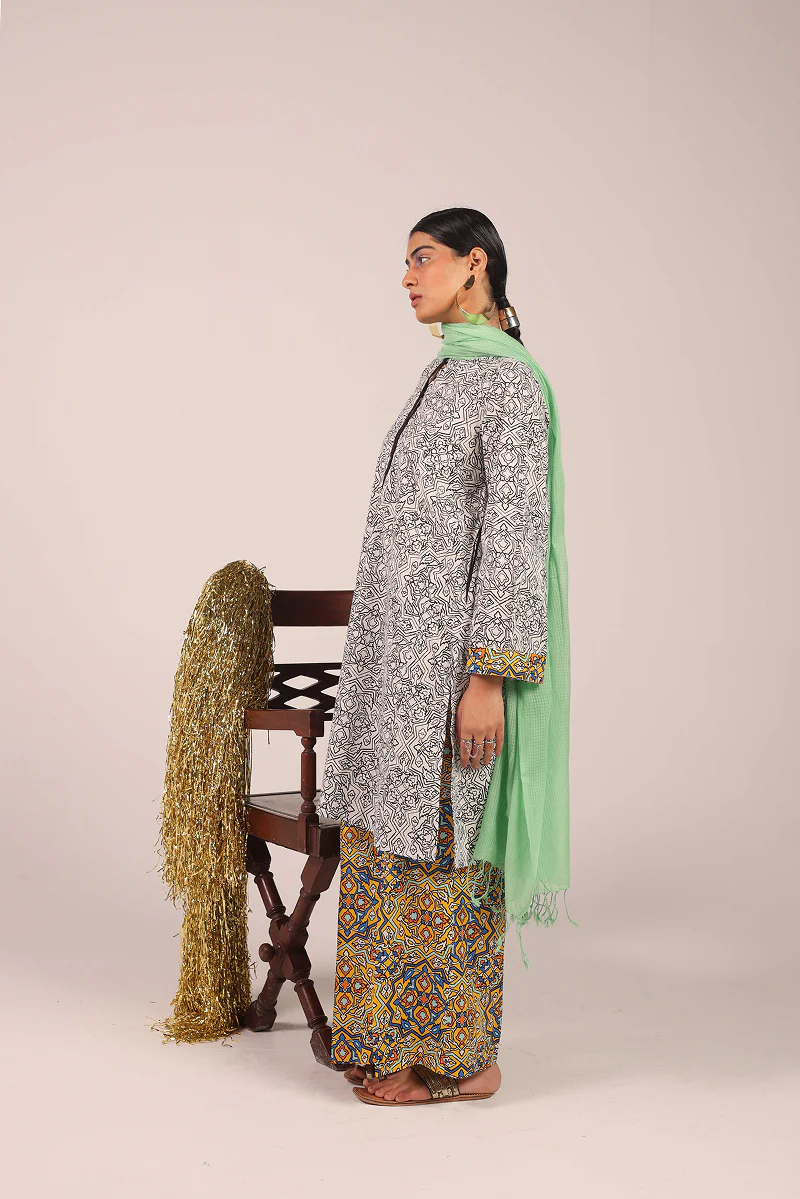 Persian Tiles Chic Ensemble - Image 3