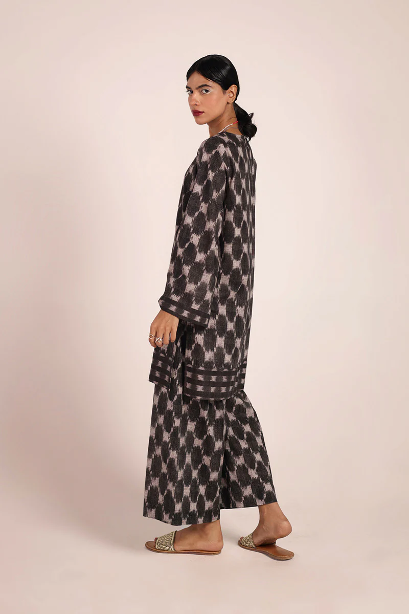 Ikat Illusion Ensemble - Image 4