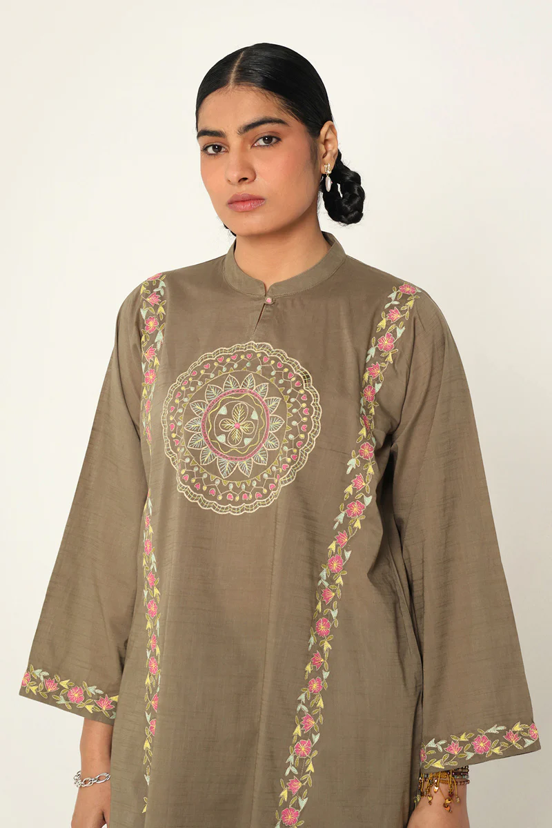 Chamba Rumal Heritage Suit - Image 3