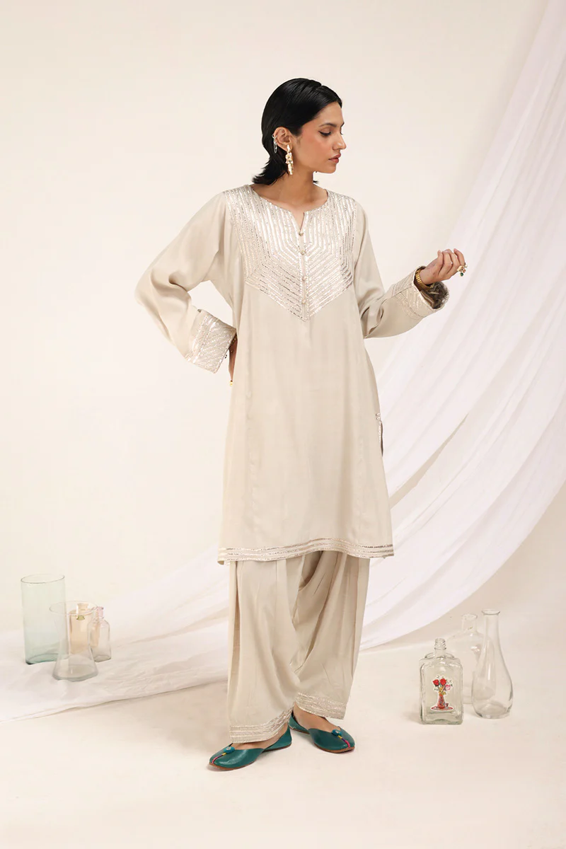 Sunehri Naqsh Zareen Suit - Image 7
