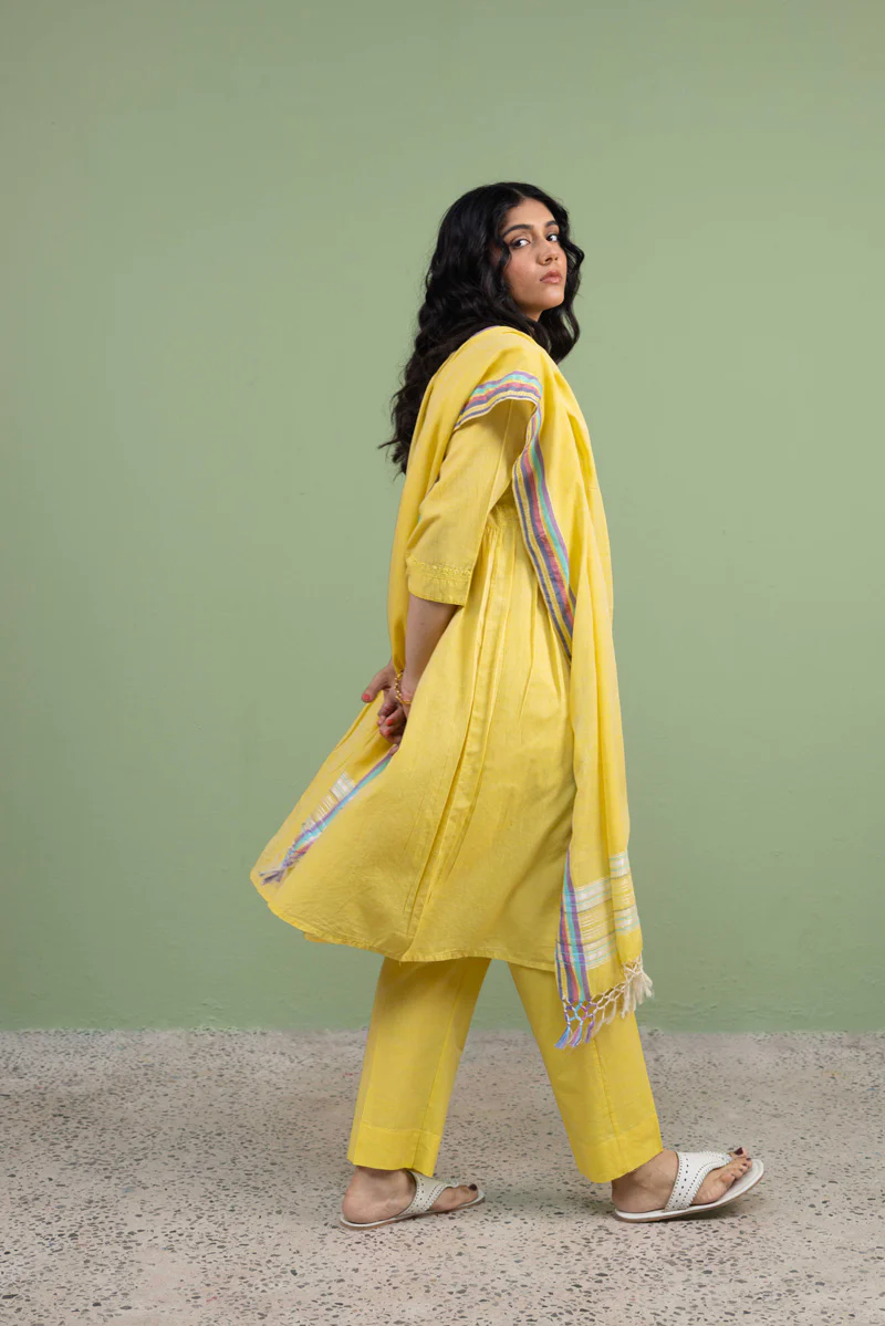 Aina Aangan Suit - Image 8