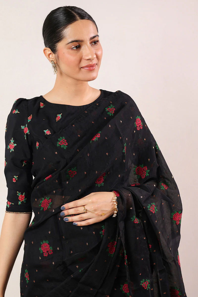 Golden Rose Jacquard Saree - Image 5