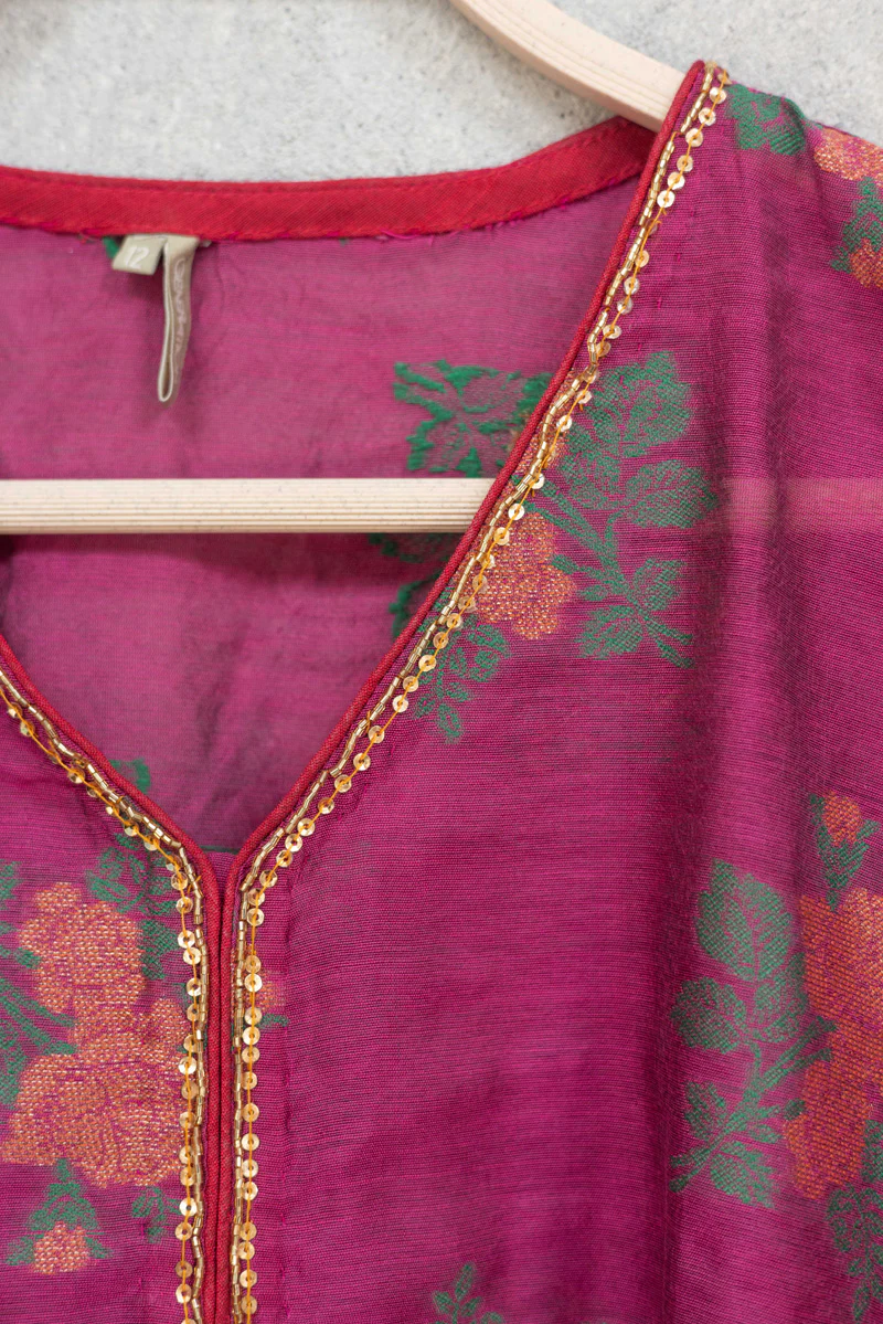 Royal Golden Rose Ensemble - Image 3