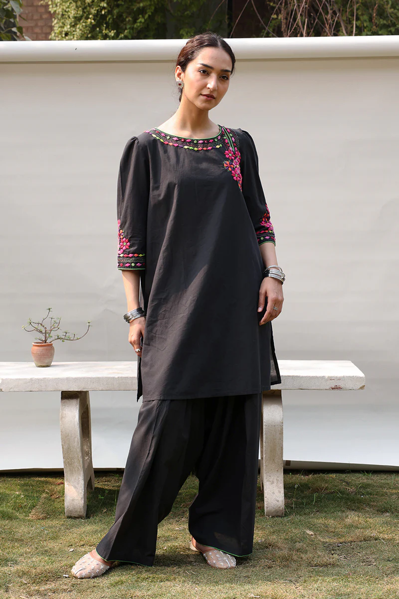 Hand-Crafted Kutch Bazaar Set - Image 9