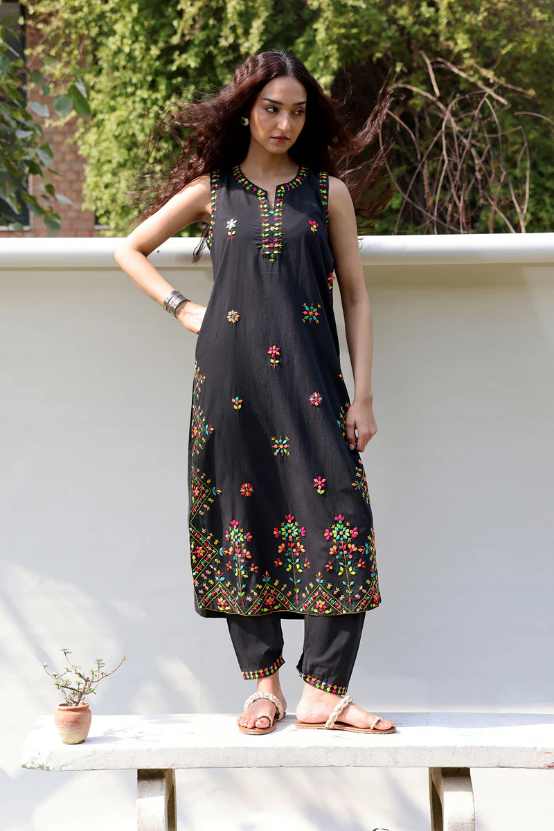Hand Embroidered Patti Set - Image 8