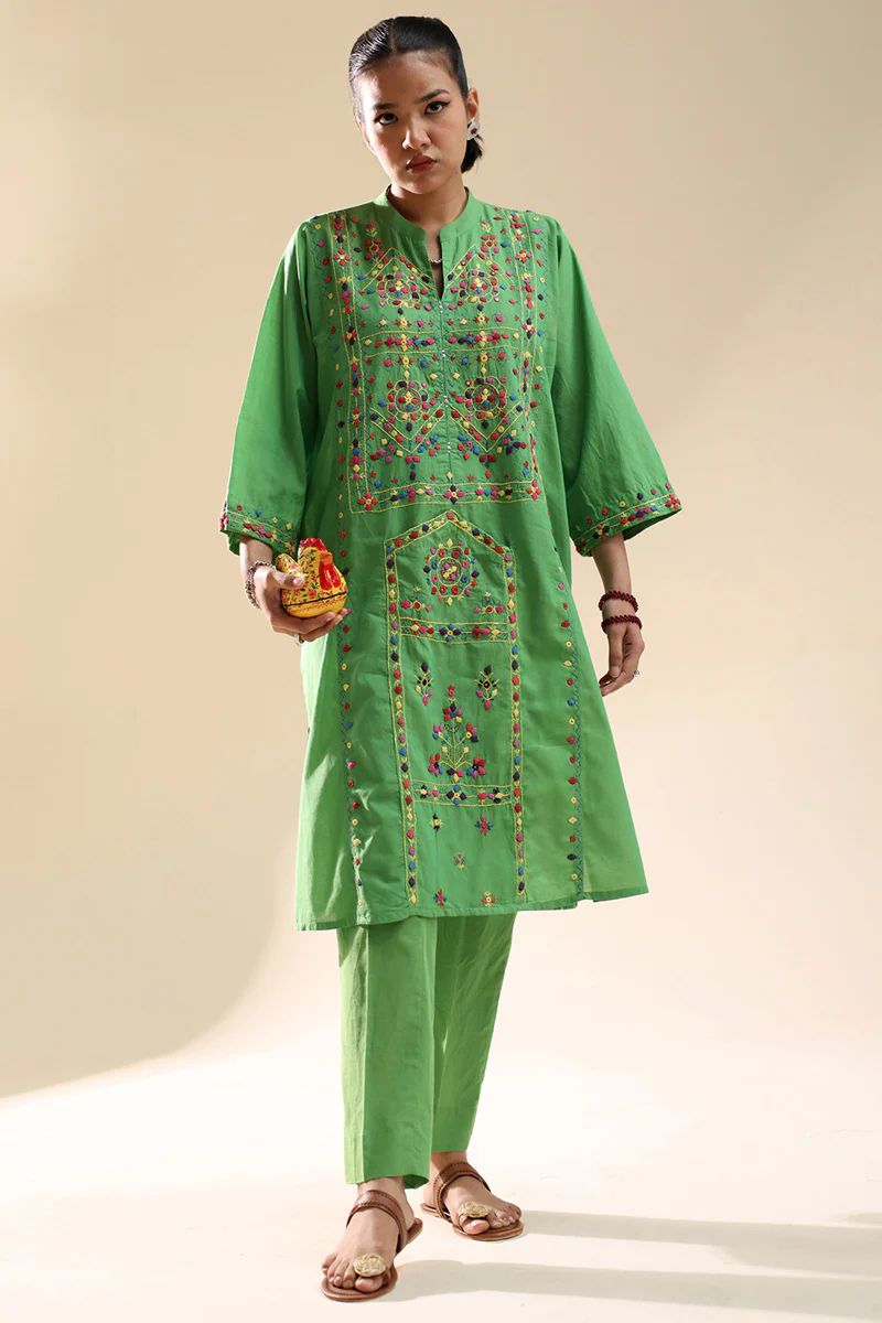 Hand-Crafted Aina Tukri Set - Image 8