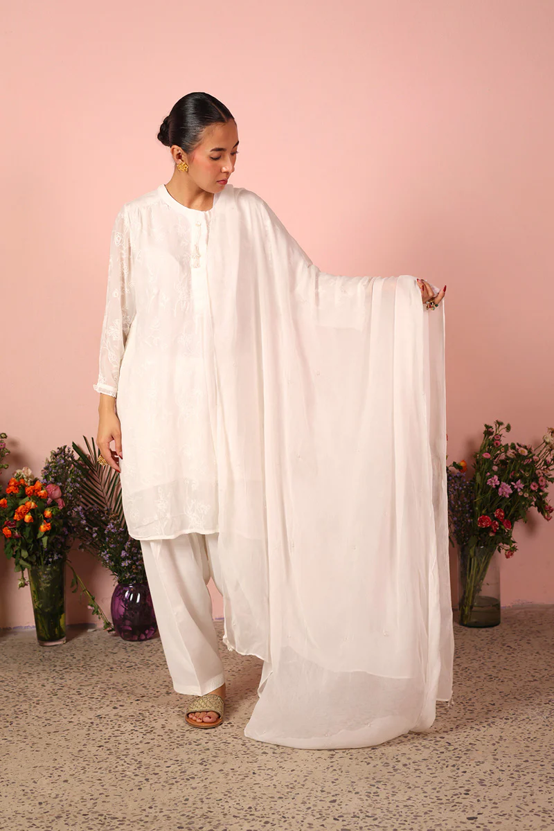 Efflorescence Tassel Gleam Dupatta - Image 3