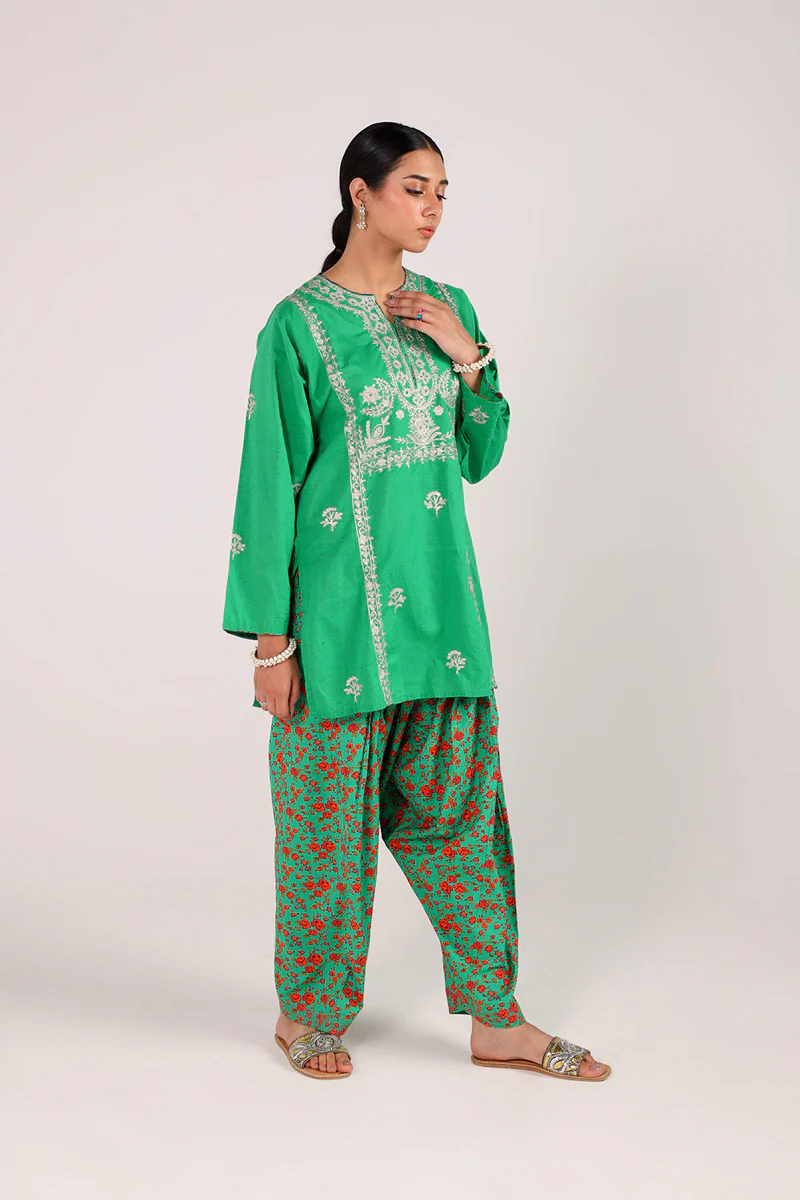 Gilded Glam Luxe Ensemble - Image 9