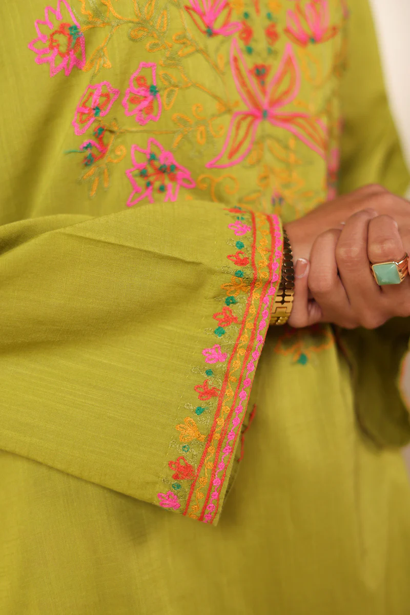 Rangeen Qissay Embroidered Set - Image 10