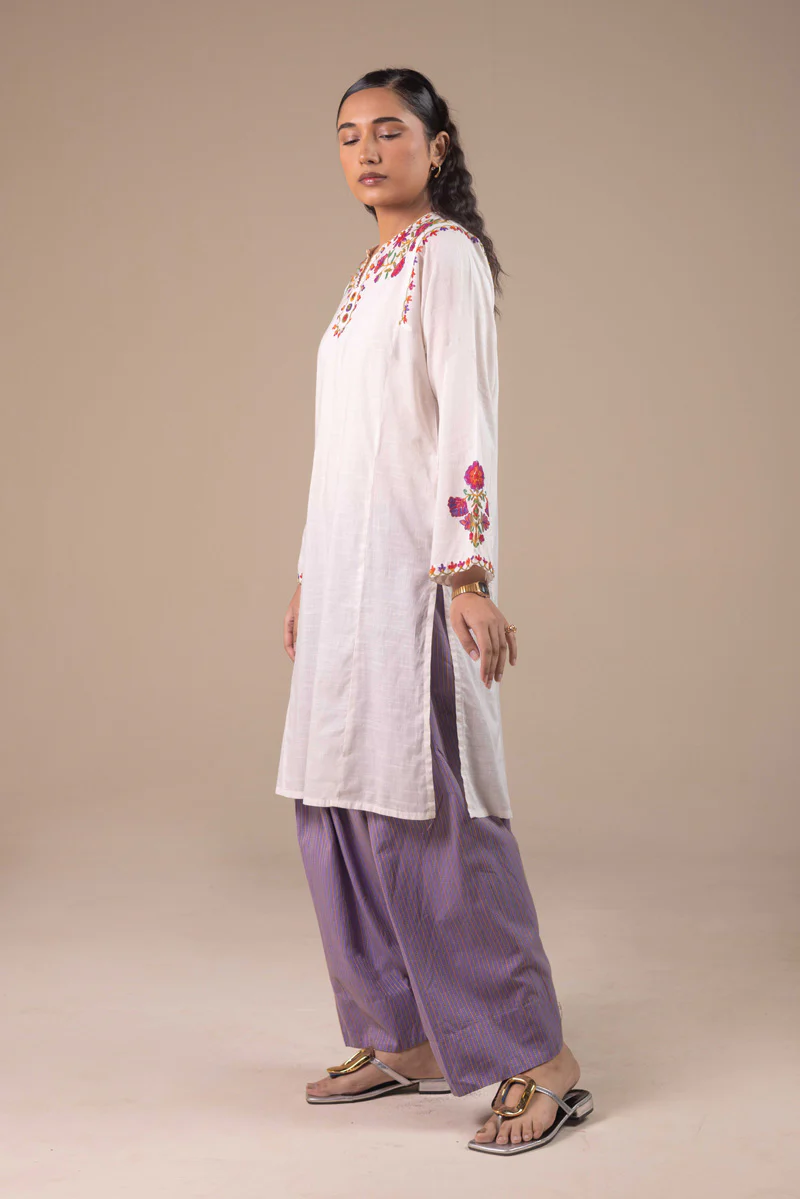 Rangeen Qissay Embroidered Set - Image 6