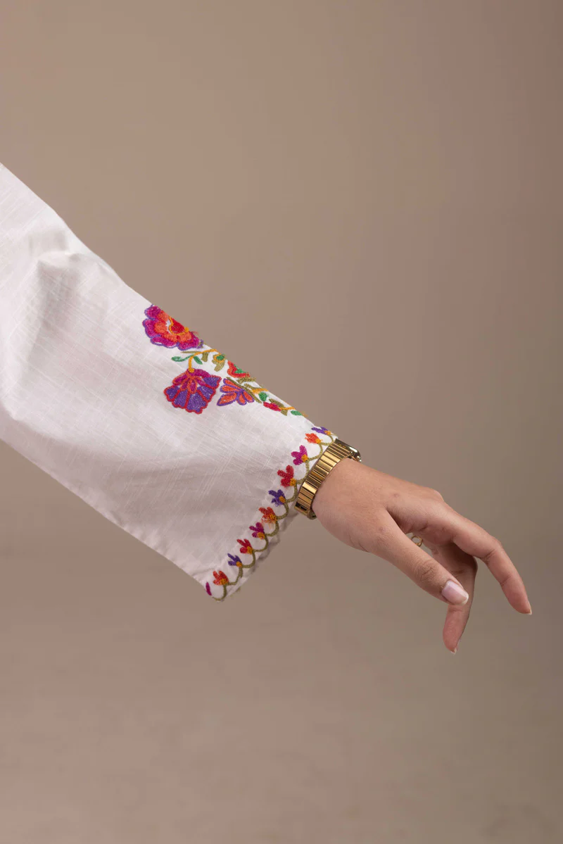 Rangeen Qissay Embroidered Set - Image 7