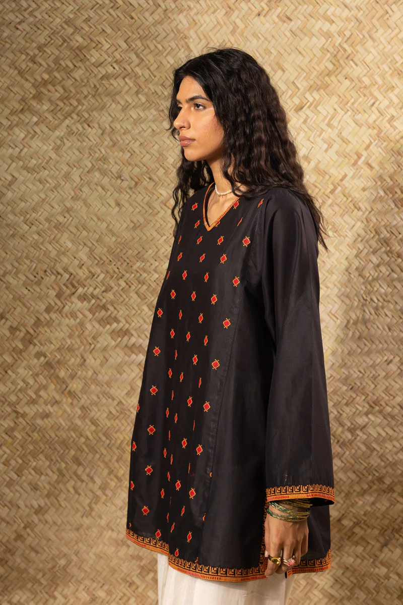 Blush Whisper Kurti - Image 3