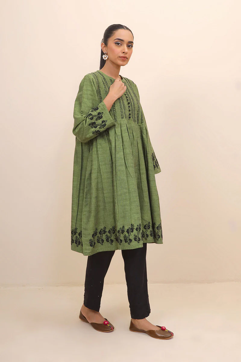 N K R Embroidered Kurta - Image 3