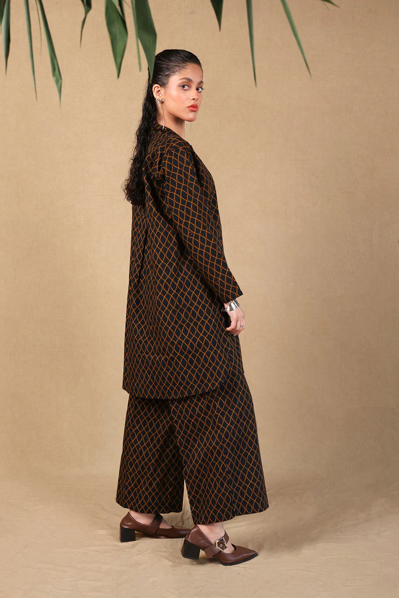 Collared Charbagh 2 Piece - Image 5