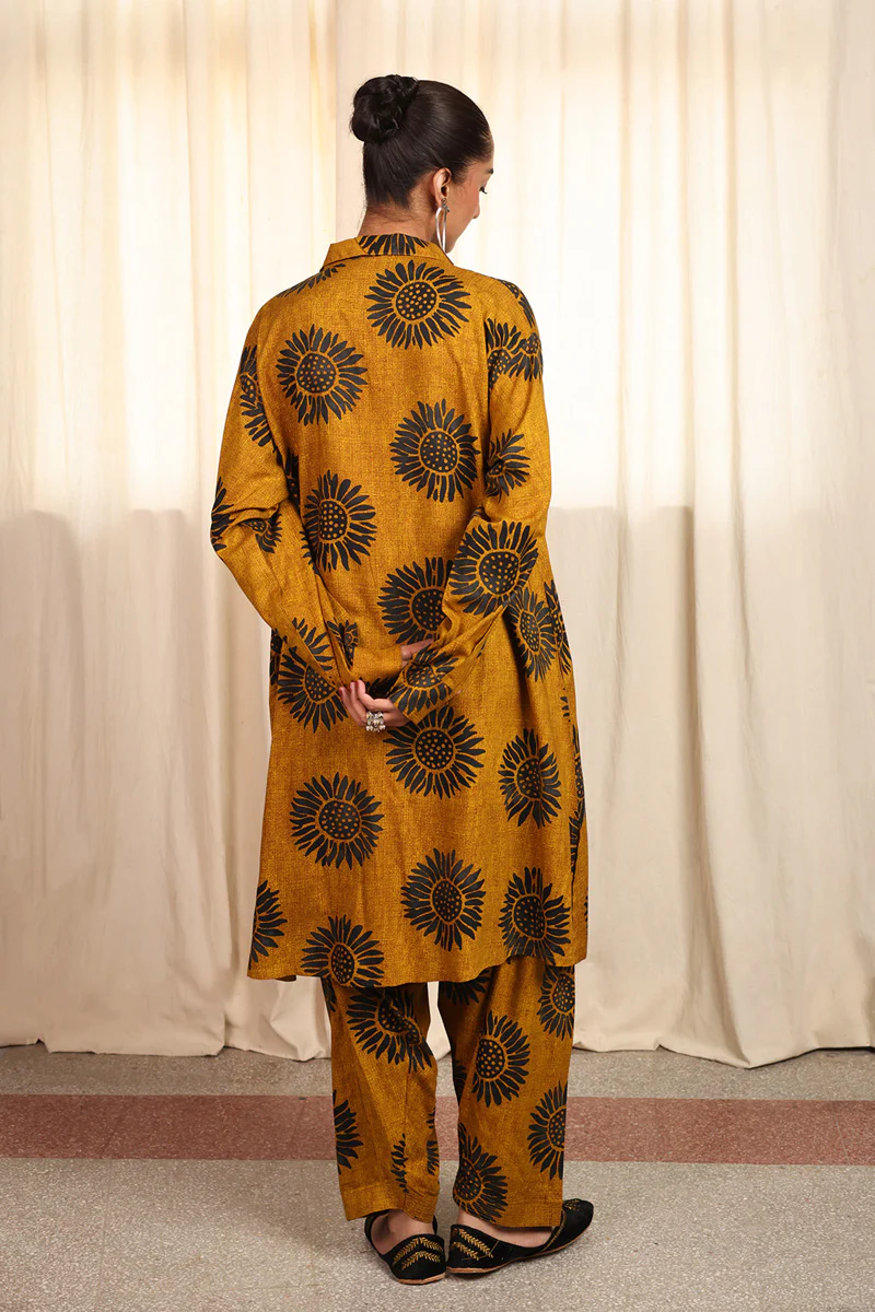 Collared Sunflowers 2 Piece - Image 4