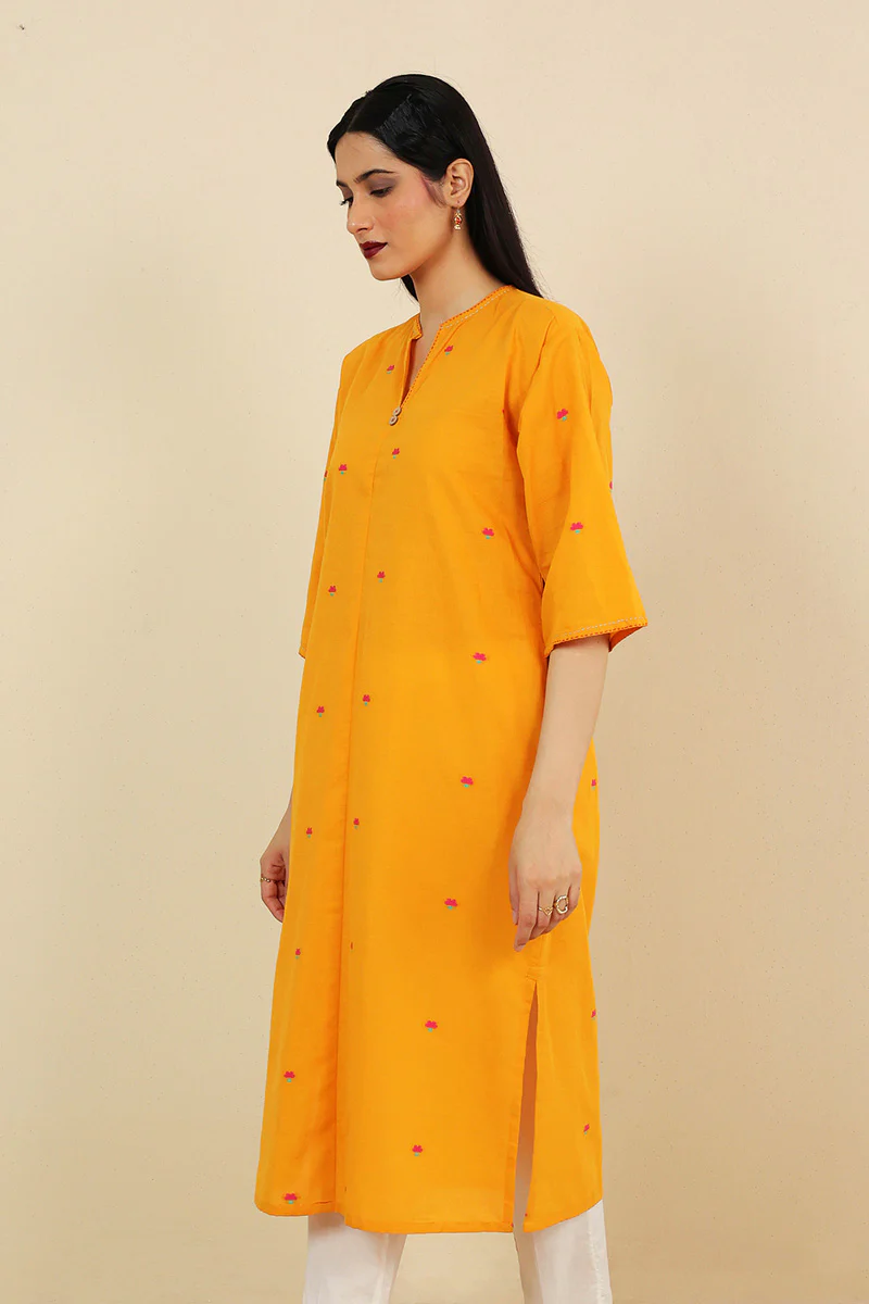 Khaddiyan Buttoned Kurta - Image 6