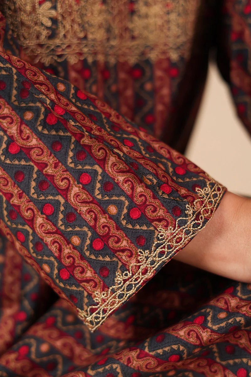 Shyrdak Embroidered Glow Duo - Image 12