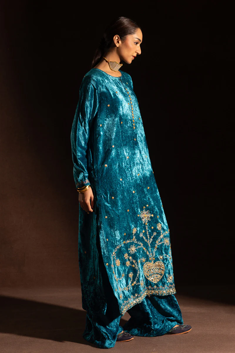 Embroidered Velvet Noir Set - Image 4